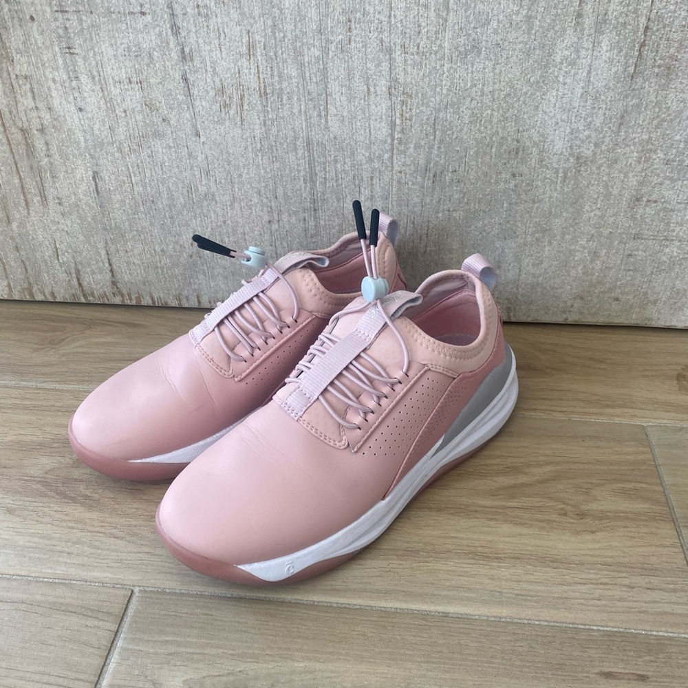 Clove medical tennis shoes. Never worn. Perfect condition!
